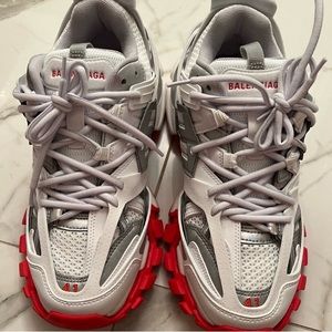 BALENCIAGA TRACKS. PAYMENTS ON CASHAPP ONLY TEXT 2167123427 IF INTERESTED